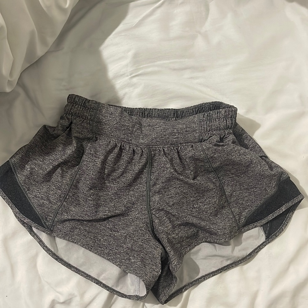 gray hotty hot 2.5 lululemon shorts